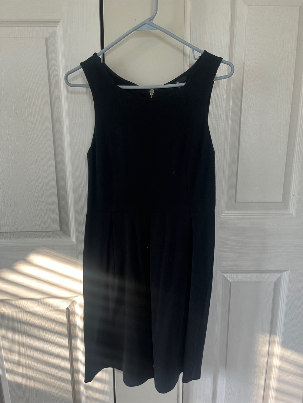 GAP Black Sleeveless Midi Dress